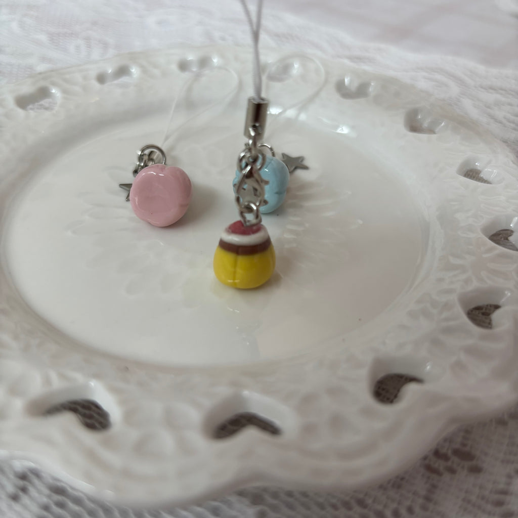 pudding phone charms ⋆˚꩜｡