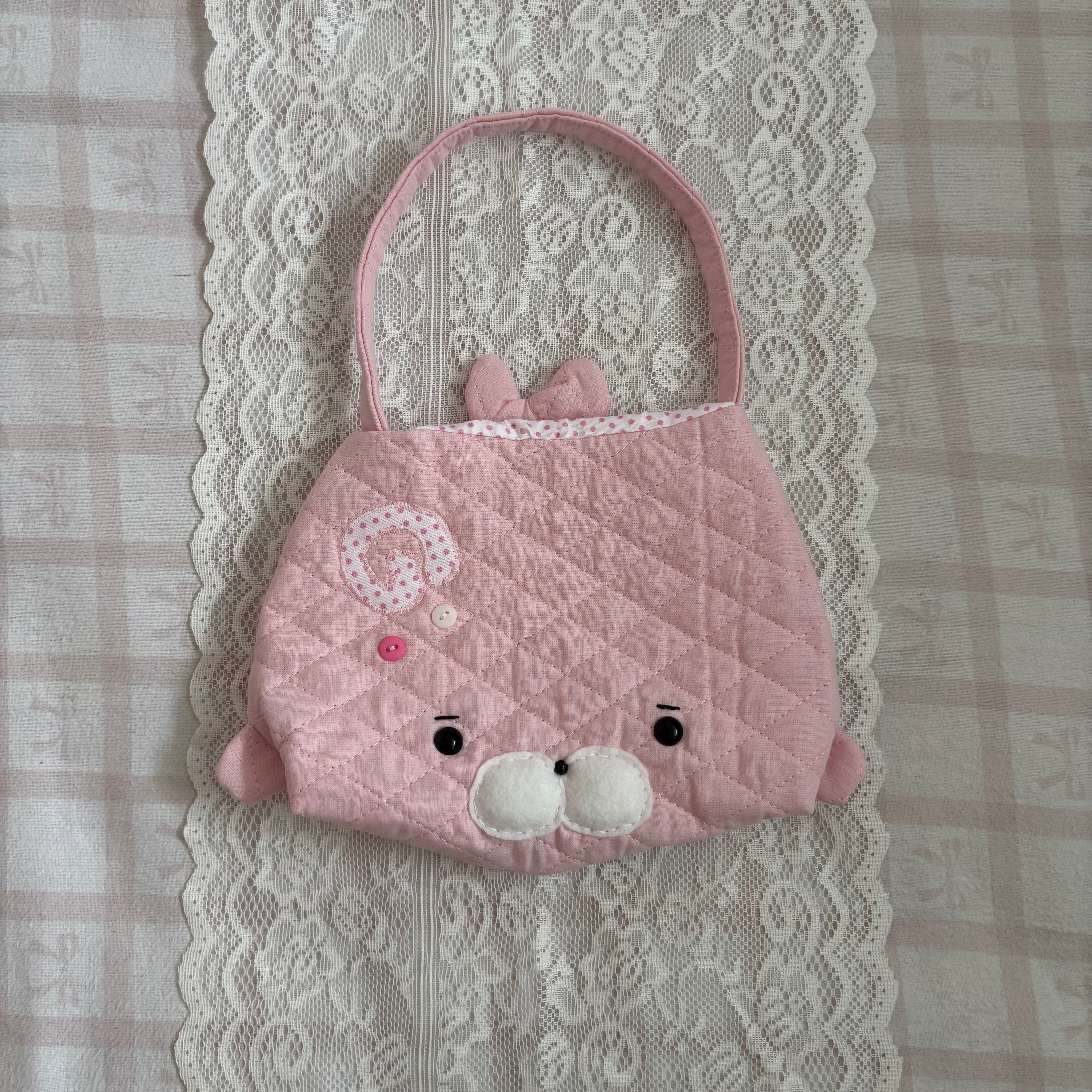 PRE–ORDER small strawberry seal tote (•⩊• っ)3