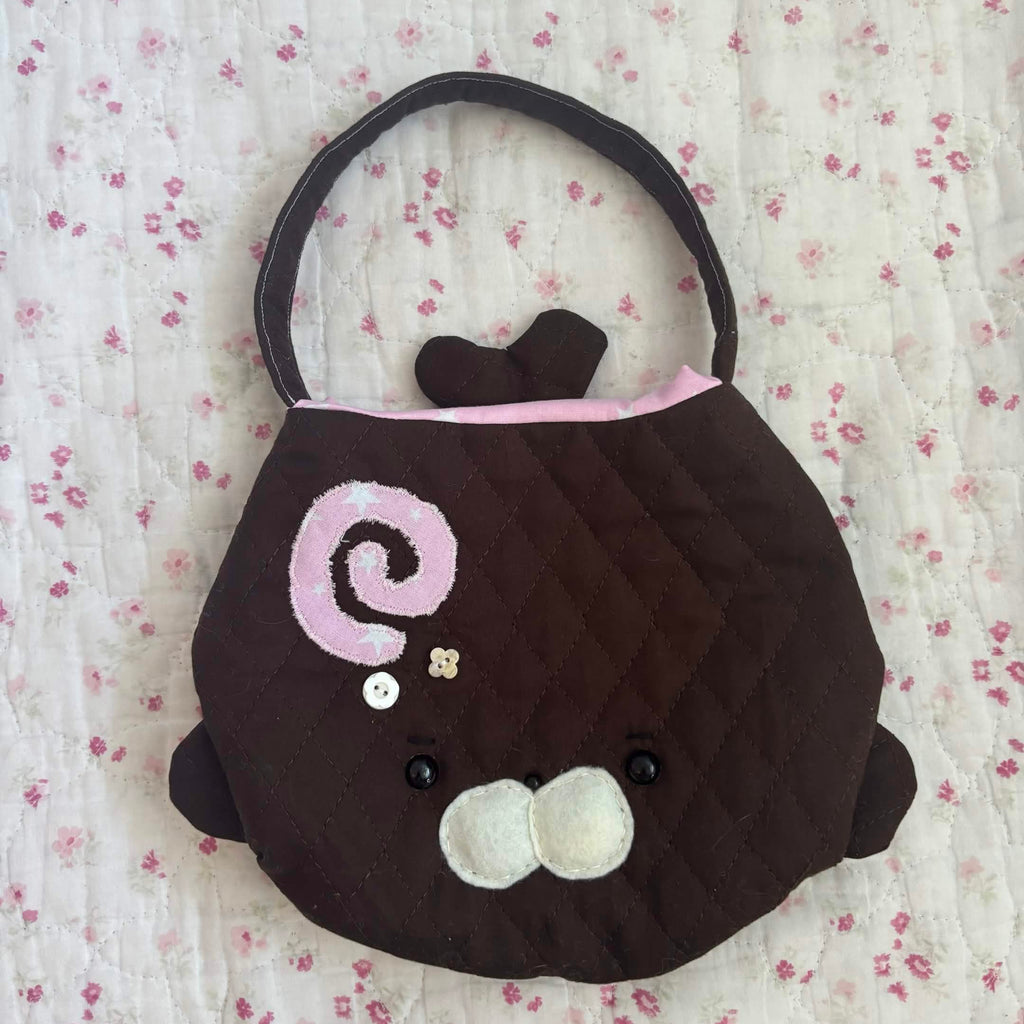 PRE–ORDER chocolate seal tote (•⩊• っ)3