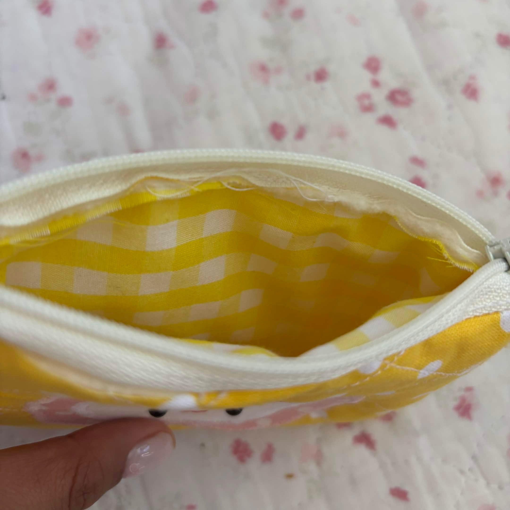 red apple mini pouch .✦ ݁˖