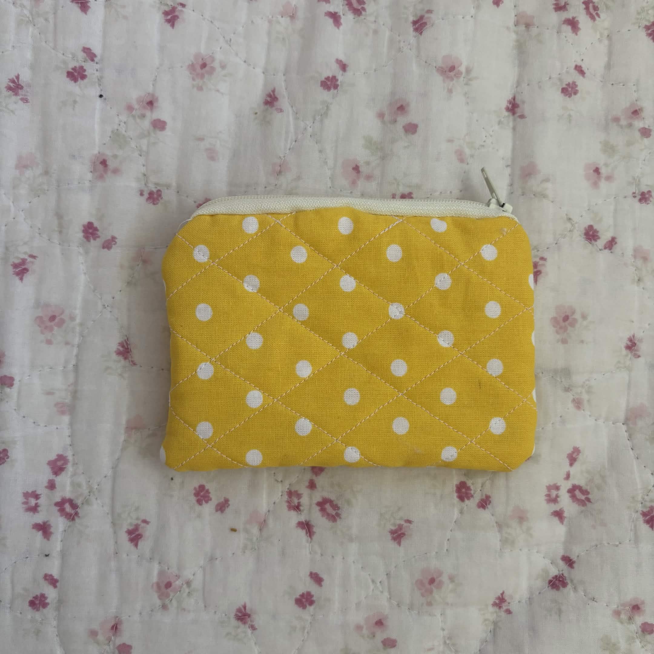 red apple mini pouch .✦ ݁˖